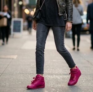 Reebok Freestyle High Womens Junior Classics / Twisted Berry, Sneakers Size 6